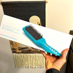 Moroccanoil. Ceramic Heating Brush